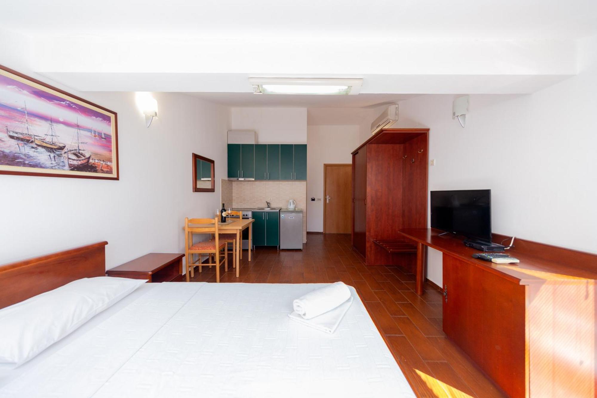Sms Apartments Budva Rum bild